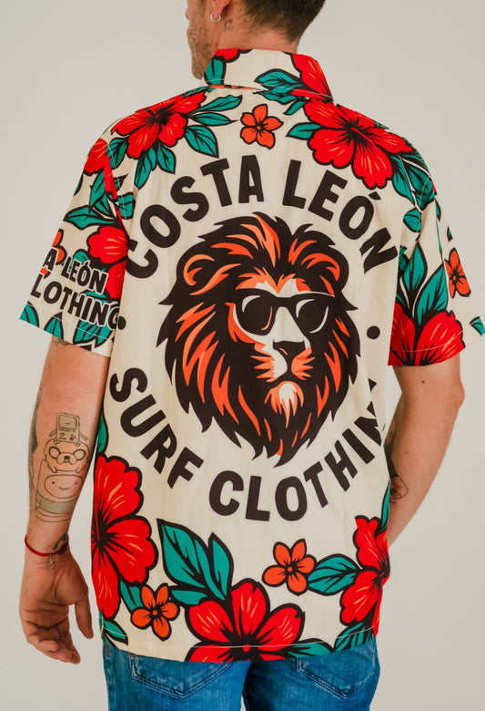 Camisa surfwear Costa León de manga corta, estilo playero moderno para hombres, moda surf inspirada en el océano Camisa Costa León estilo surf unisex, ligera y fresca, ideal para looks veraniegos y vida junto al mar Camisa de lino Costa León Surf Clothing, moda de playa sostenible con aire surfero y relajado. Camisa Costa León estilo casual surf, ropa surfwear para hombre inspirada en la costa y la libertad del mar Camisa Costa León con diseño minimalista, outfit surfwear veraniego perfecto para la playa