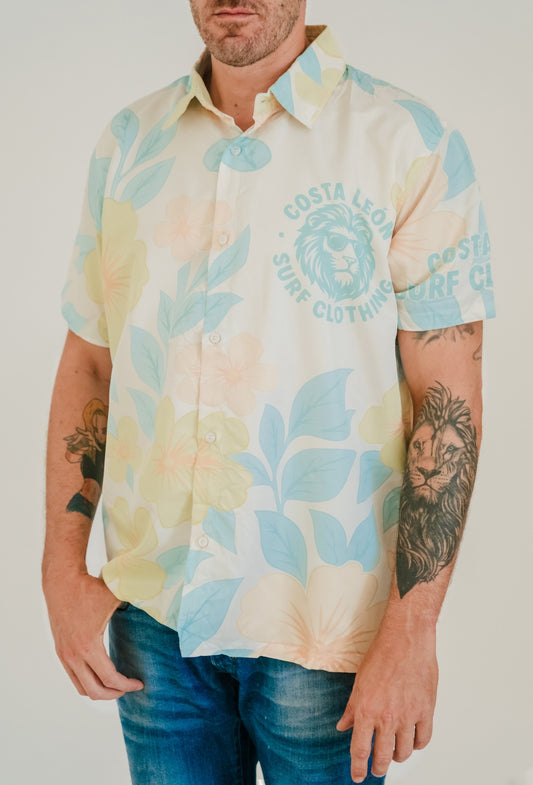 Camisa surfwear Costa León de manga corta, estilo playero moderno para hombres, moda surf inspirada en el océano Camisa Costa León estilo surf unisex, ligera y fresca, ideal para looks veraniegos y vida junto al mar Camisa de lino Costa León Surf Clothing, moda de playa sostenible con aire surfero y Clothing Camisa Costa León estilo casual surf, ropa surfwear para hombre inspirada en la costa y la libertad del mar Camisa Costa León con diseño minimalista, outfit surfwear veraniego perfecto para la playa